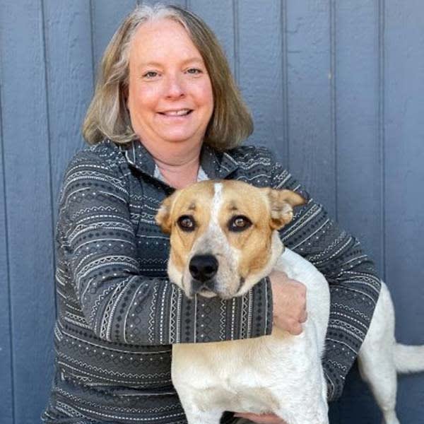 Dr. Julee Pickering, La Pine Veterinarian