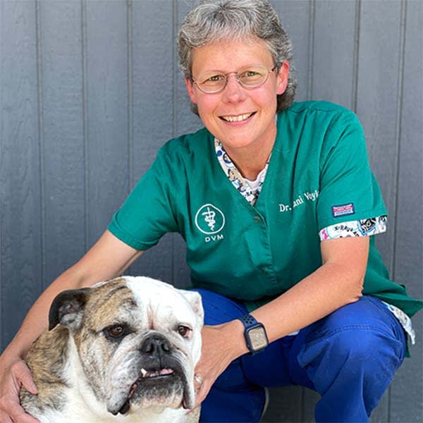 Dr. Lani Voyles, La Pine Veterinarian